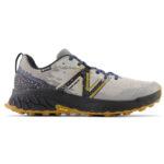 Opdag New Balance Hierro 7 GTX trail-løbeskoene - udforsk naturen med overlegen beskyttelse og komfort. Stødabsorberende teknologi og slidstærk konstruktion