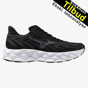 Mizuno Wave Sky 8 giver maksimal komfort, responsivitet og holdbarhed til lange løbeture med forbedret støddæmpning og stabilitet.