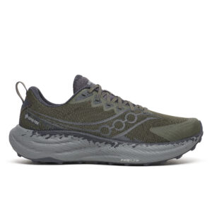 Saucony Ride TR3 GTX er en vandtæt hybridsko med PWRRUN+, GORE-TEX og PWRTRAC-greb til løb på asfalt, grus og skovstier. En trailsko til den kræsne løber